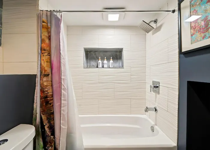 River West Retreat 2 Bedroom Garden Unit *
